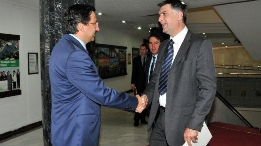 Bosna Hersek B&uuml;y&uuml;kel&ccedil;isi Başkan Ak&rsquo;ı Ziyaret Etti