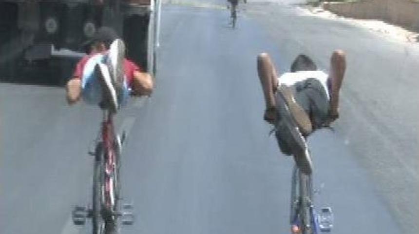 Bisikletle Tehlikeli Yolculuk