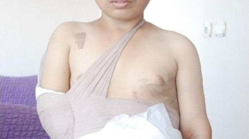 Parmağı Karnına Dikildi