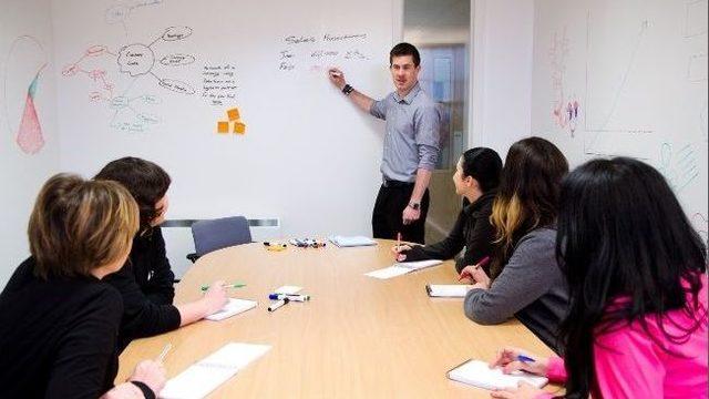 Sihirli Boyalarla Stres Atın