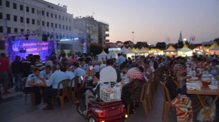 Şehzadeler&rsquo;de İlk İftar Bereketli Ge&ccedil;ti