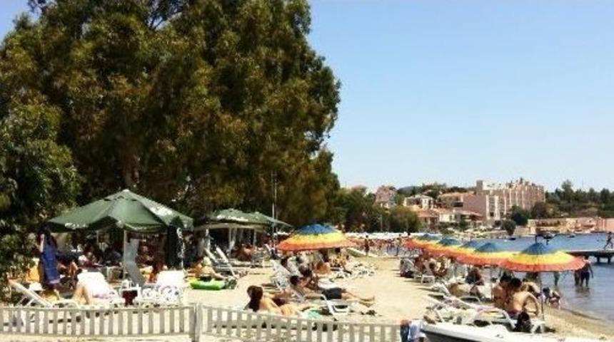 Sıcaktan Bunalan İzmirliler Fo&ccedil;a'ya Akın Etti