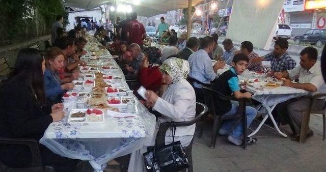 Hakkari Belediyesi İftar Çadırı Açtı