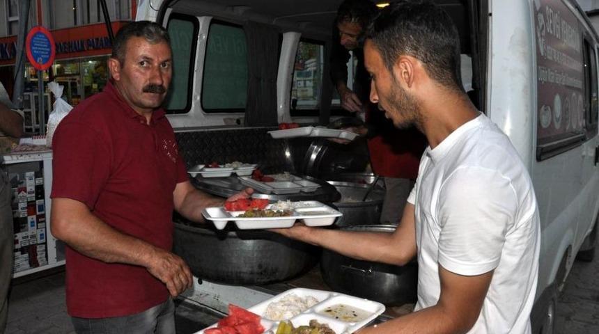 Hakkarililer Iftar Çadırında Bir Araya Geldi