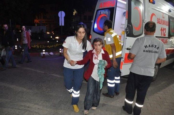 Otomobil Orta Refüje Çıktı: 2 Yaralı G2