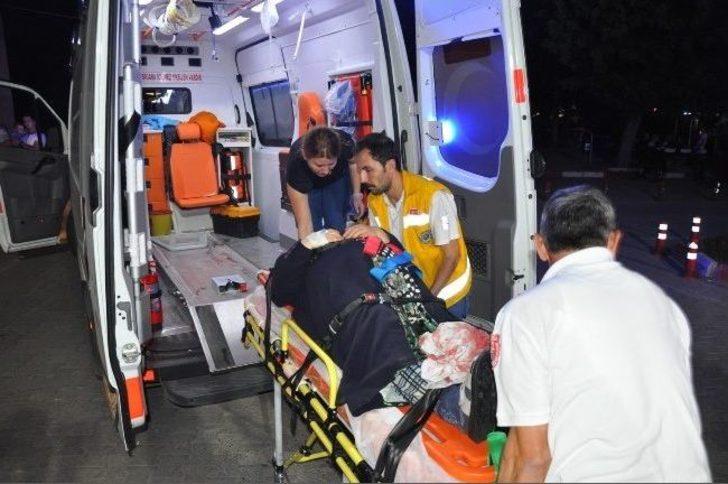 Otomobil Orta Refüje Çıktı: 2 Yaralı G4