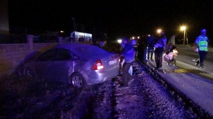 Otomobil Fabrika Duvarına Çarptı: 4 Yaralı G2