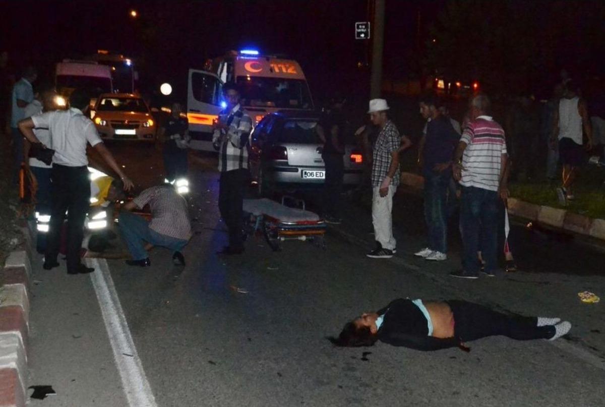 Kemer'de Trafik Kazası: 2'si Ağır 3 Yaralı