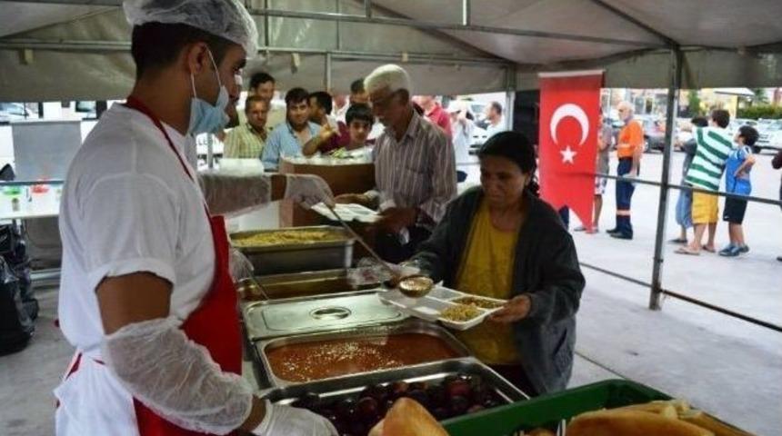 Mezitli Aşevi Y&uuml;zlerce Vatandaşa İftar Veriyor