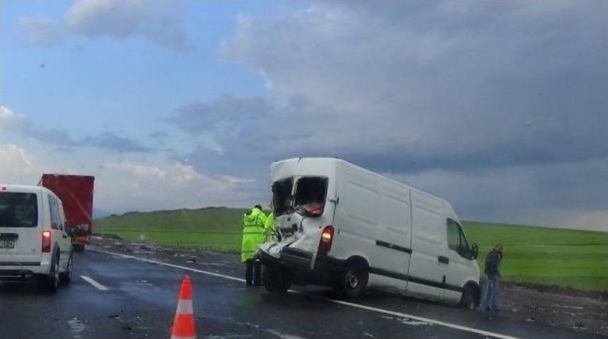 Kars&rsquo;ta Dolu Ve Yağmur Kazalara Neden Oldu