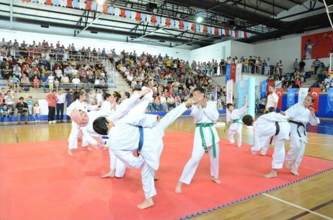 Yaz Spor Okulları Coşkuyla A&ccedil;ıldı