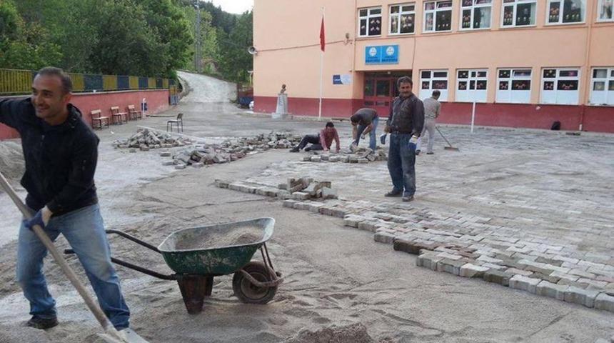 &Ouml;ğretmenler Parke Taşı D&ouml;şedi