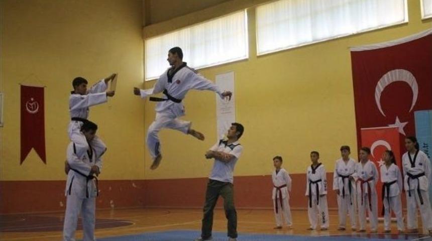 Karaman&rsquo;da Yaz Spor Okulları T&ouml;renle Başladı