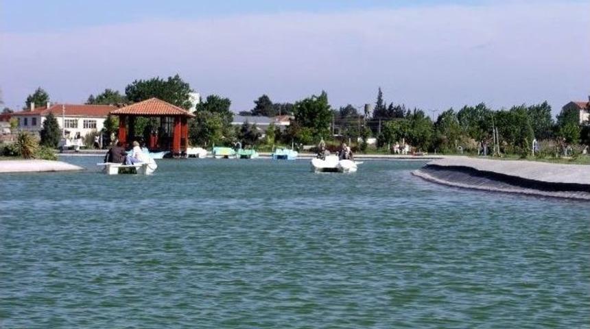 K&uuml;lt&uuml;rpark Nil&uuml;ferlerle S&uuml;sleniyor