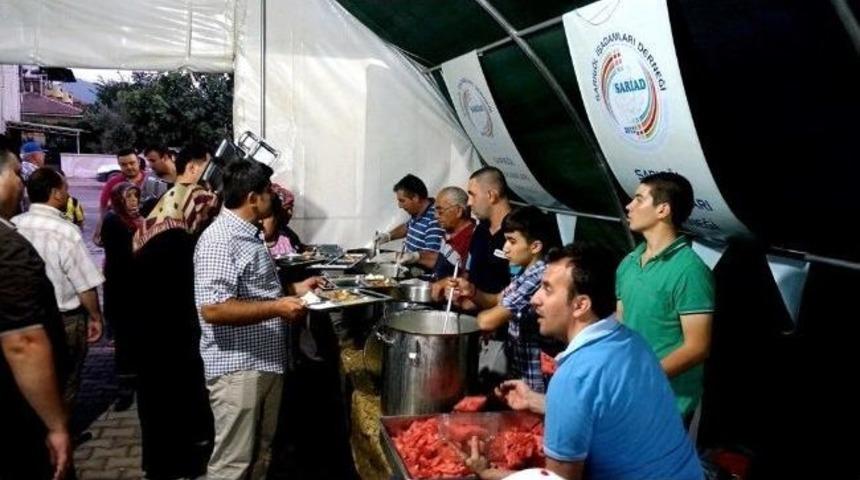 Sarıg&ouml;l'de Her G&uuml;n 300 Kişiye İftar Yemeği