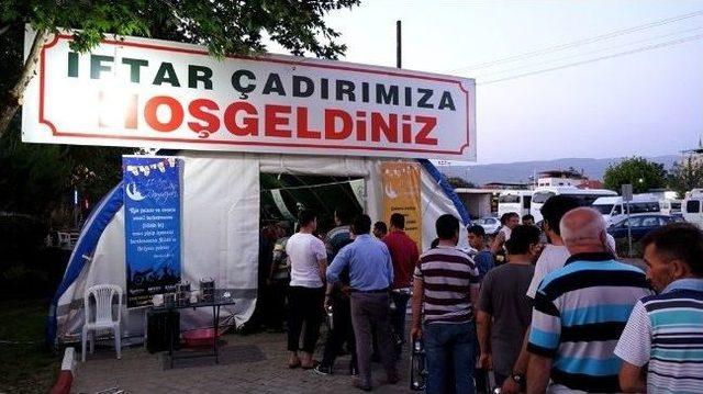 Sarıgöl'de Her Gün 300 Kişiye İftar Yemeği