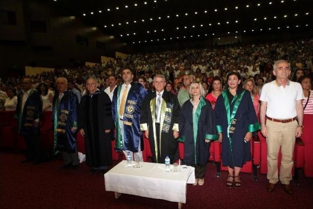 &Ccedil;&uuml; İktisadi Ve İdari Bilimler Fak&uuml;ltesi&rsquo;nde Mezuniyet Sevinci