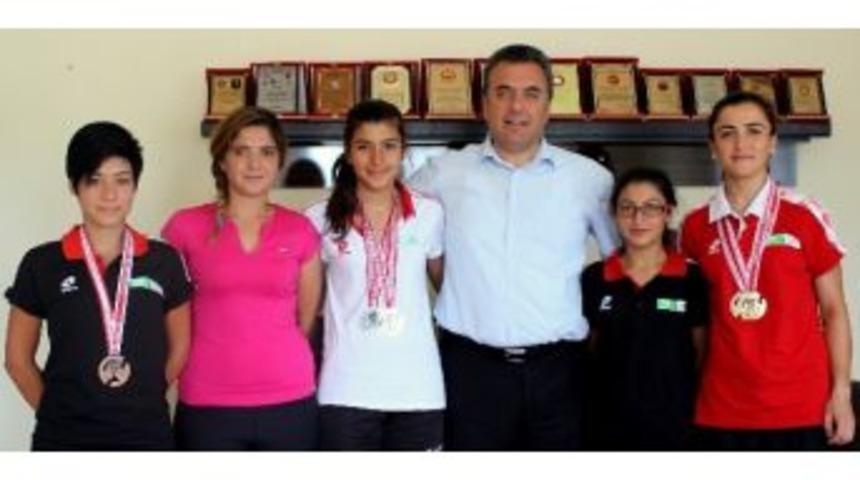 Şampiyon Bisiklet&ccedil;iler T&uuml;zken&rsquo;i Ziyaret Etti