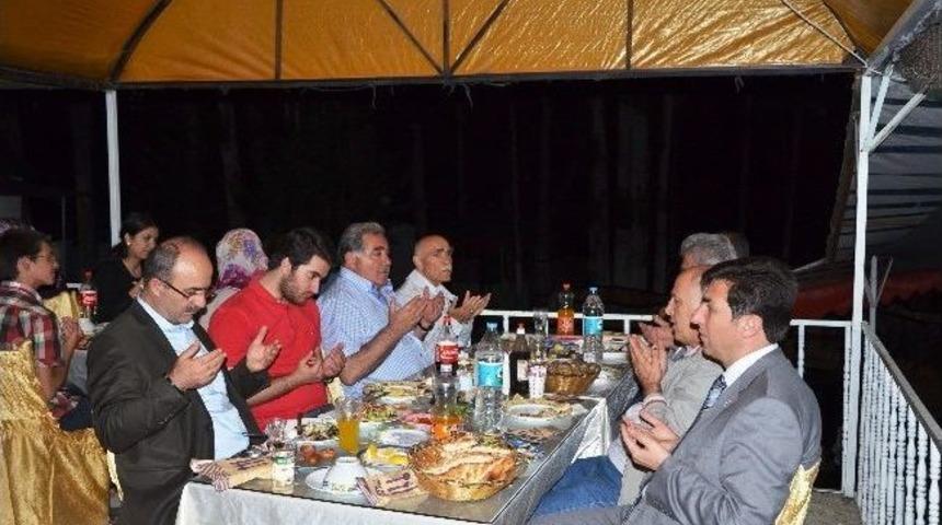 Ak Parti B&uuml;nyan İl&ccedil;e Başkanlığından İftar Yemeği