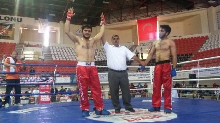 Kıck Boks T&uuml;rkiye &Uuml;&ccedil;&uuml;nc&uuml;s&uuml; D&uuml;zce&rsquo;den