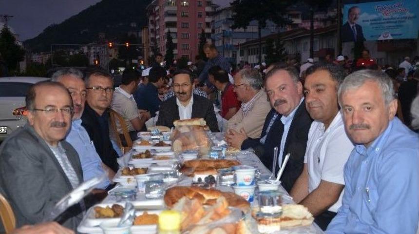 S&uuml;rmeneliler İftarda Buluştu