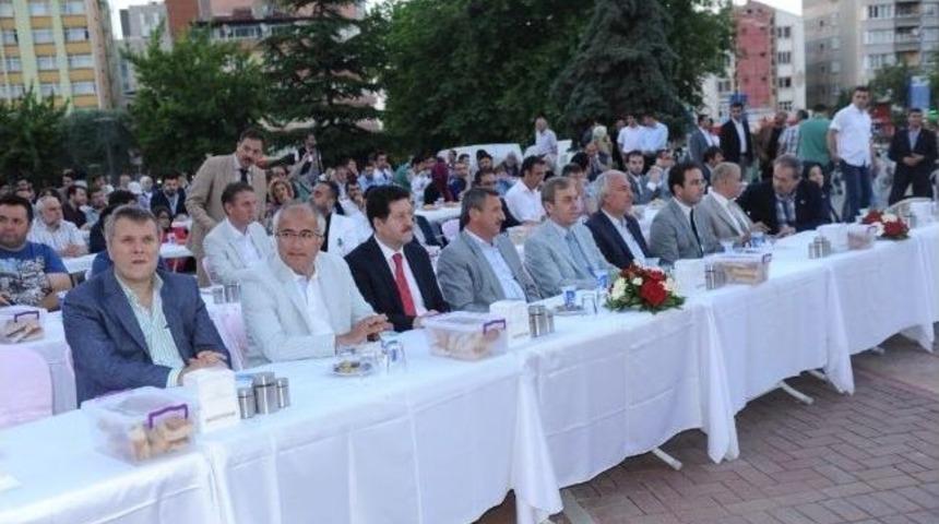 M&uuml;siad'dan Zafer Meydanı'nda İftar