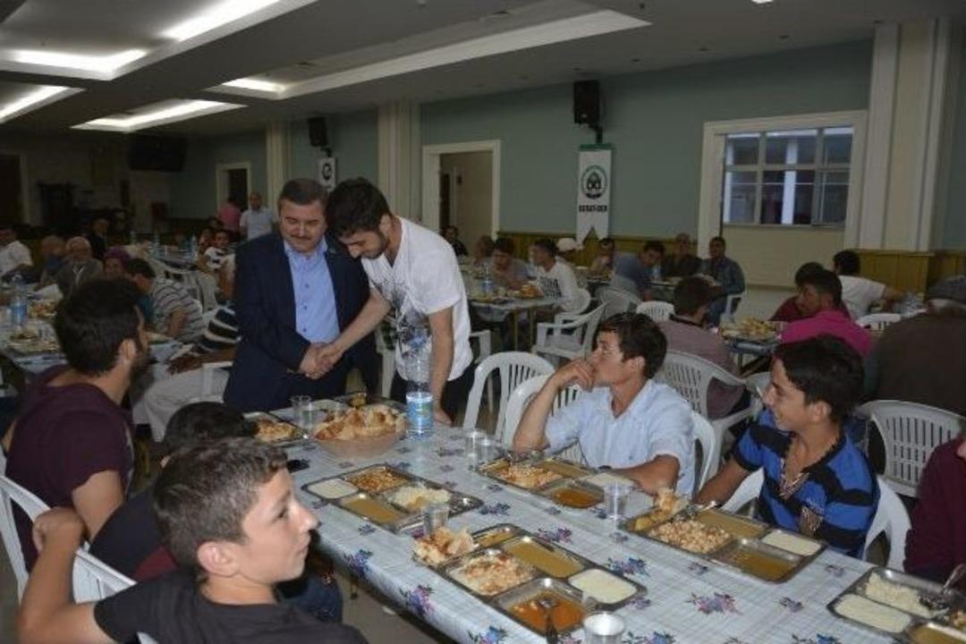 Başkan Anlayan, Vatandaşlarla İftar A&ccedil;tı