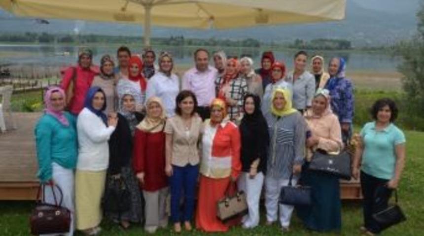 &Uuml;z&uuml;lmez &Ccedil;ifti Ak Kadınları Ağırladı