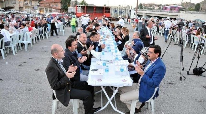 Ke&ccedil;i&ouml;ren&rsquo;de İlk İftar Sofrası Yeşil&ouml;z Mahallesi&rsquo;nde Kuruldu