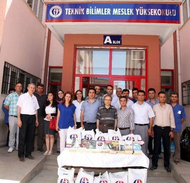 Gaün Öğrencileri Cezaevi İçin Kütüphane Oluşturdu