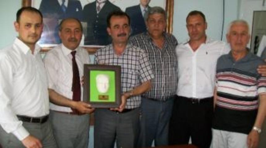 Şeker-iş Sendikası&rsquo;ndan Mhp Tepebaşı İl&ccedil;e Teşkilatına Ziyaret