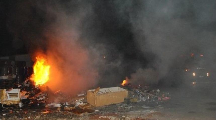 Demre'de Sanayide Yangın