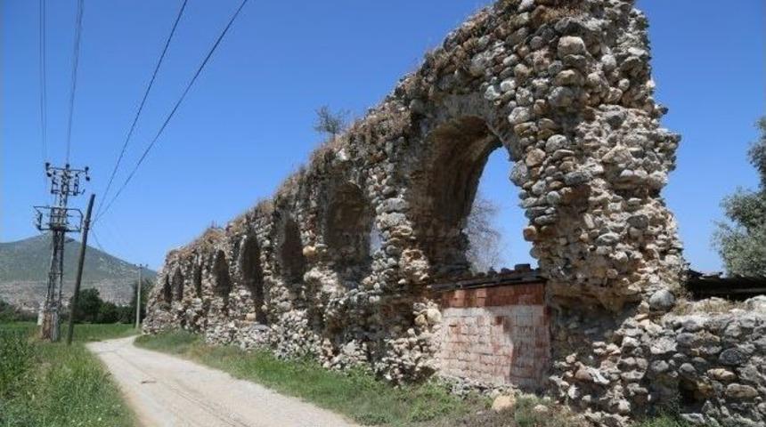 Milas'taki Su Kemerlerine Tarihi Yama