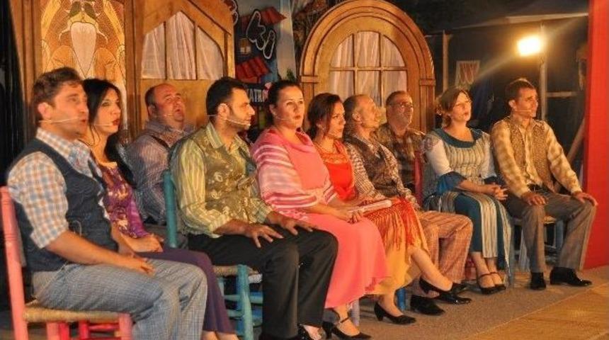 Şehir Tiyatrosu&rsquo;na Orhangazi&rsquo;de Yoğun İlgi