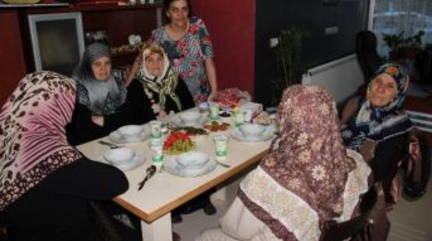 Suşehri Yardım Seven Kadınlar Derneği&rsquo;nden İftar Yemeği