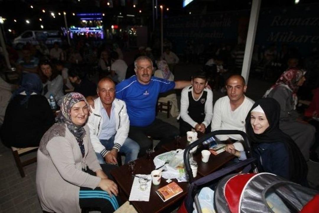 Gebze Kent Meydanında Sohbet Dolu Akşamlar