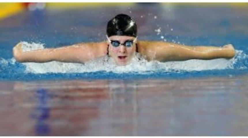 Milli Y&uuml;z&uuml;c&uuml;lerden 3 Madalya, 2 Rekor