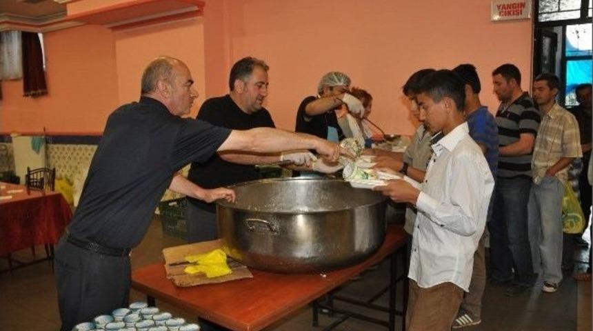 Suşehri&rsquo;nde Her G&uuml;n Bin Kişiye &lsquo;iftar Sofrası&rsquo; Kuruluyor&rsquo;