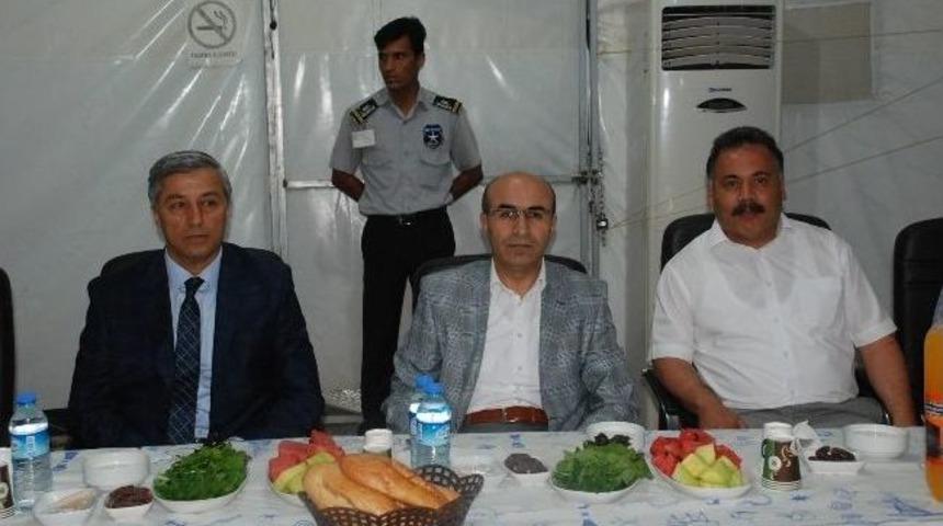&Ccedil;adırkentte Suriyelilerle İftar Yapıldı