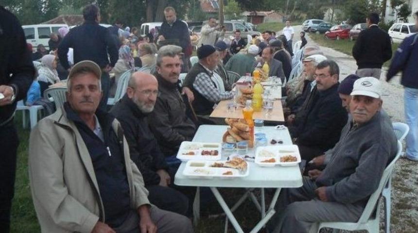 Ramazan'ın İlk İftarında Bir Araya Geldiler
