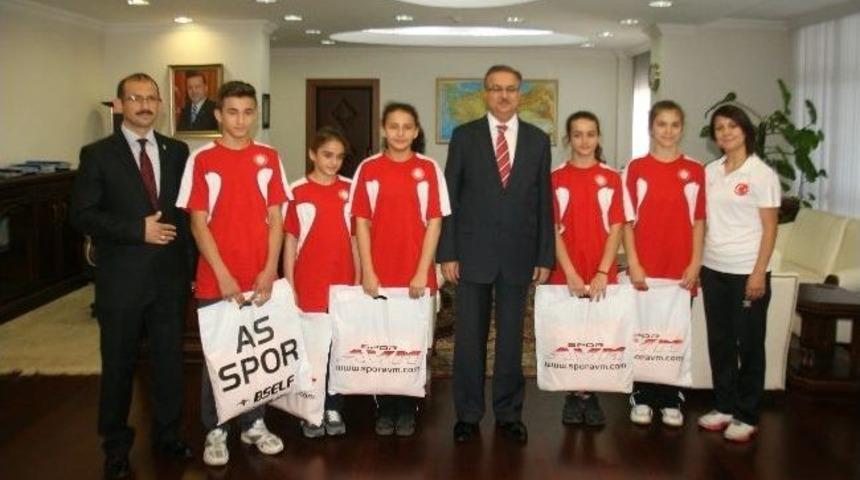 Vali Su Balkan Şampiyonasına Gidicek Sporcuları Ağırladı