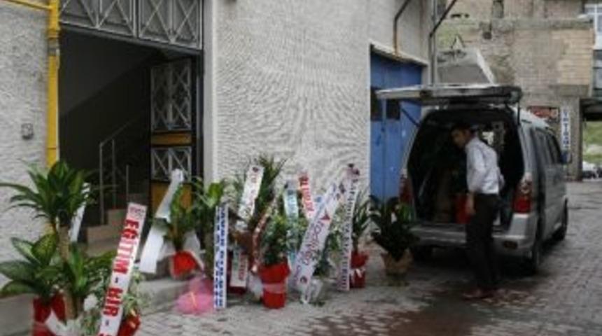 Ak Parti İl Başkanı Tanrıver, Kendisine G&ouml;nderilen &Ccedil;i&ccedil;ekleri İhh&rsquo;ya Bağışladı