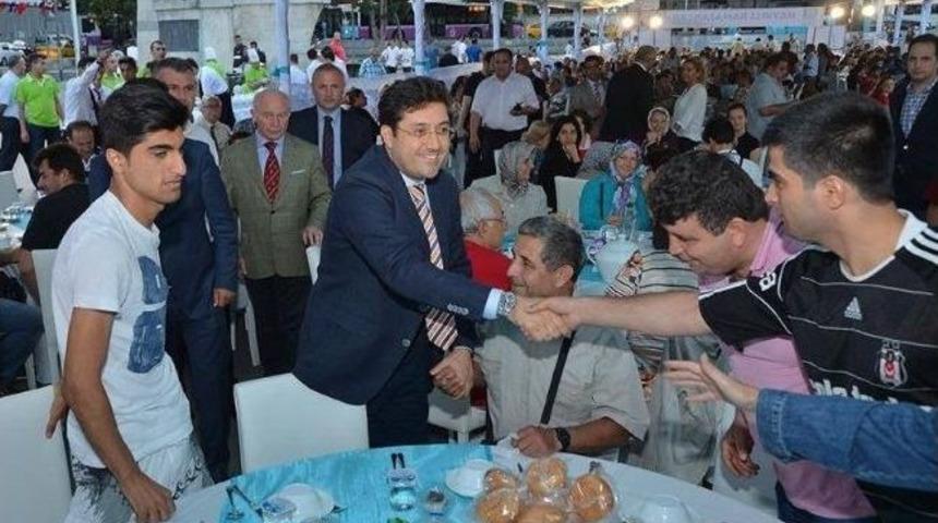 Beşiktaş Belediyesi’nden Ramazan’da Evlerine Yetişemeyenlere ‘çorba Çeşmesi’