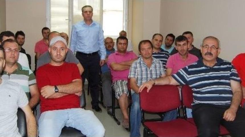 İş&ccedil;iler, Sendikaya &Uuml;ye Olamadıkları İ&ccedil;in Fabrikaya Tepkili