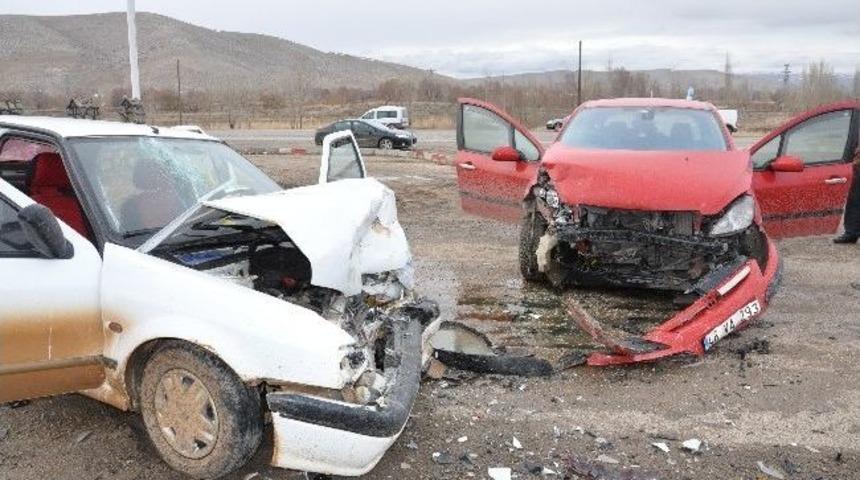 Elbistan'da Trafik Kazası: 2 Yaralı