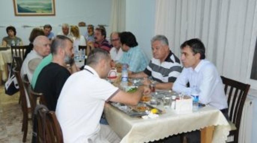 Marmaris'te İlk İftarı Başkan Acar Verdi