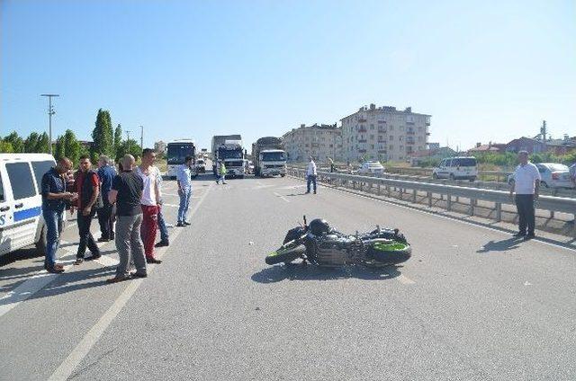 Tosya'da Motosiklet Kazası: 2 Yaralı