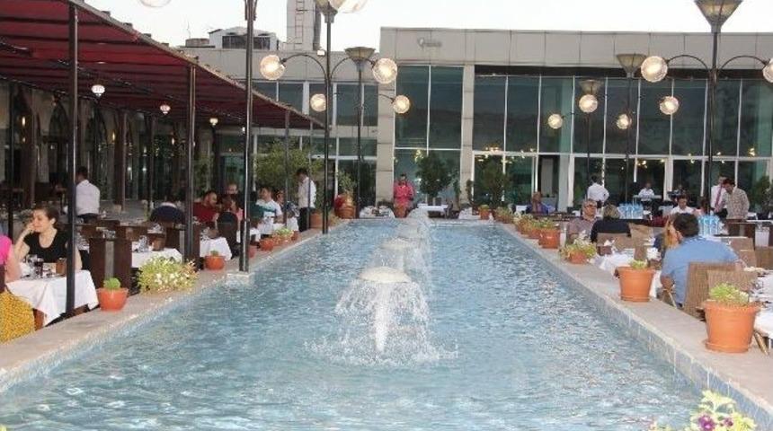 İftar Sofralarında Sahan Havuz Başı Dolup Taşıyor