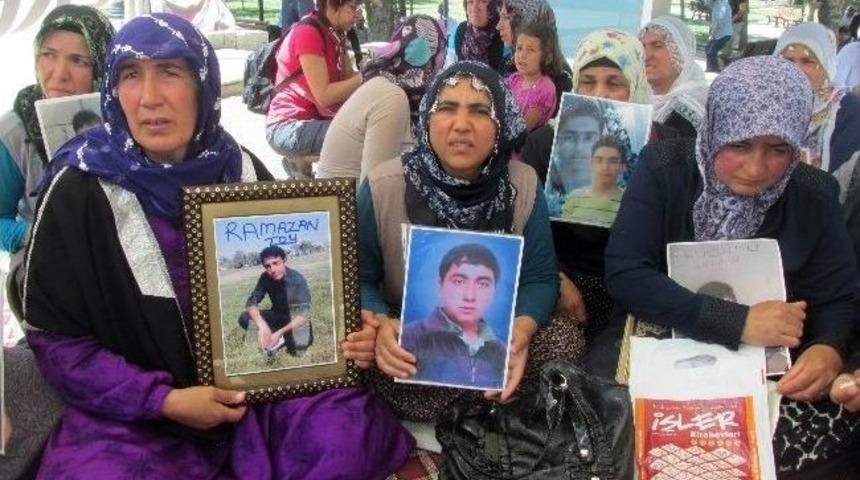 &Ouml;calan&rsquo;ın Kandil'e Yaptığı &Ccedil;ağrı Anneleri Heyecanlandırdı