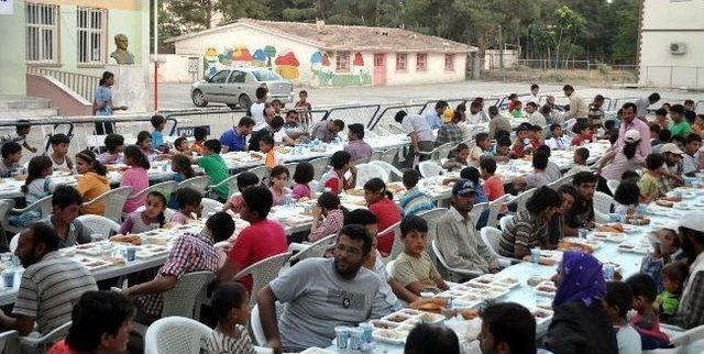 Akçakale Kaymakamlığı Öncülüğünde 500 Kişiye İftar